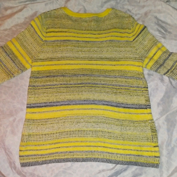 Leo & Nicole Lightweight Sweater, size XL - Picture 2 of 6